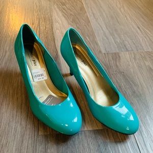 Comfort Plus By Predictions Shiny Patent Finish Pump Size 8 Turquoise NEVER WORN